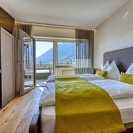 Auhof 3*
